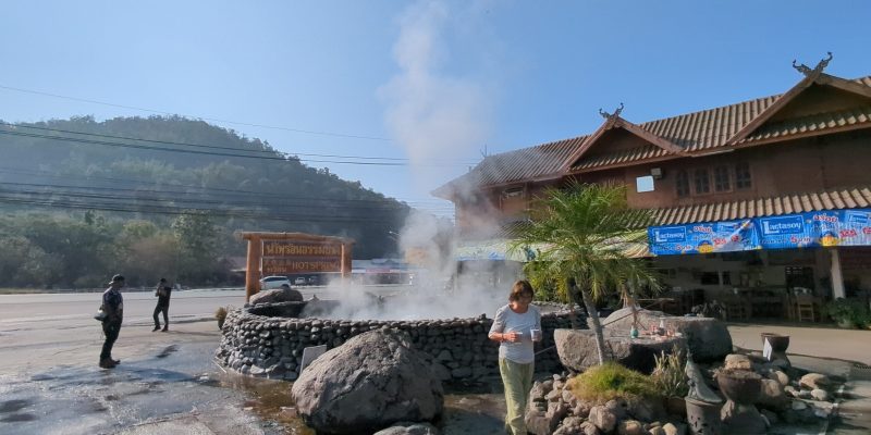 Zwischendurch schoß eine kleine Fontäne aus dem Brunnen PXL_20250215_020410877