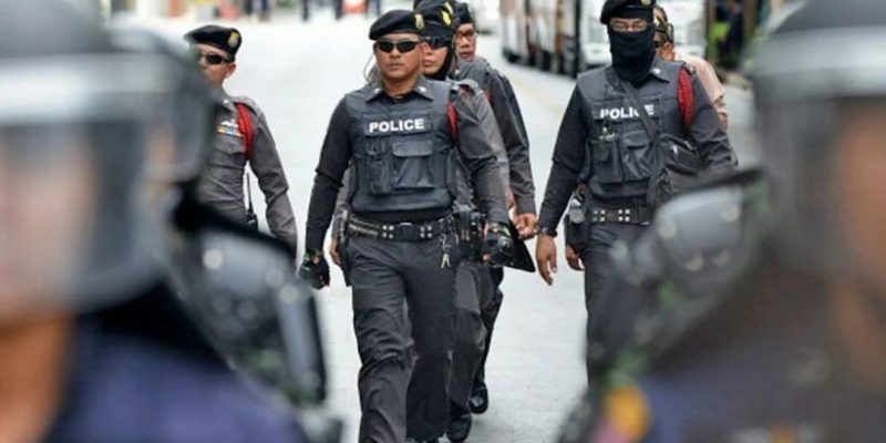 Mit den Jungs ist nicht zu spaßen! Thai-Polizisten