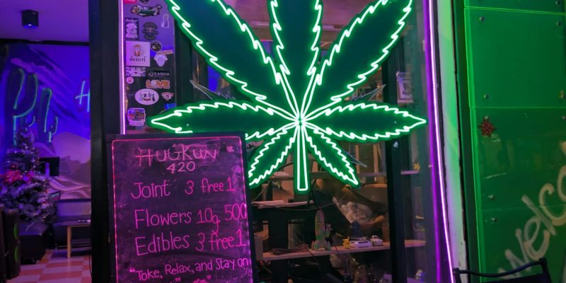 Cannabis ist in Thailand schon lange legal, solche Shops gibt´s überall bfa89f40