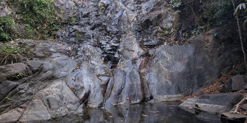 Der Wasserfall selbst ist derzeit praktisch nicht existent... wp-17409785001466720664112774079637