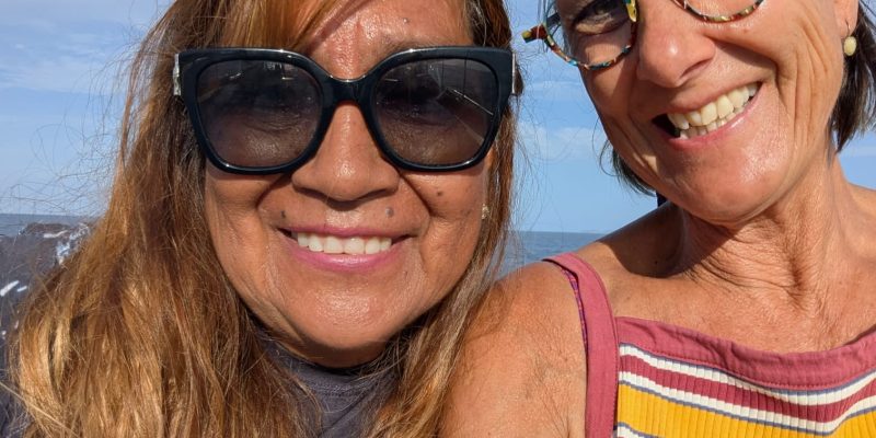 ...schließt Gudrun Freundschaft mit Flor, einer Touristin aus Equador, die auch nicht taucht. wp-17409812040036711117779174747548